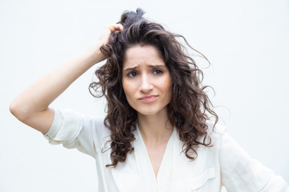 Comment soulager un cuir chevelu qui gratte ?