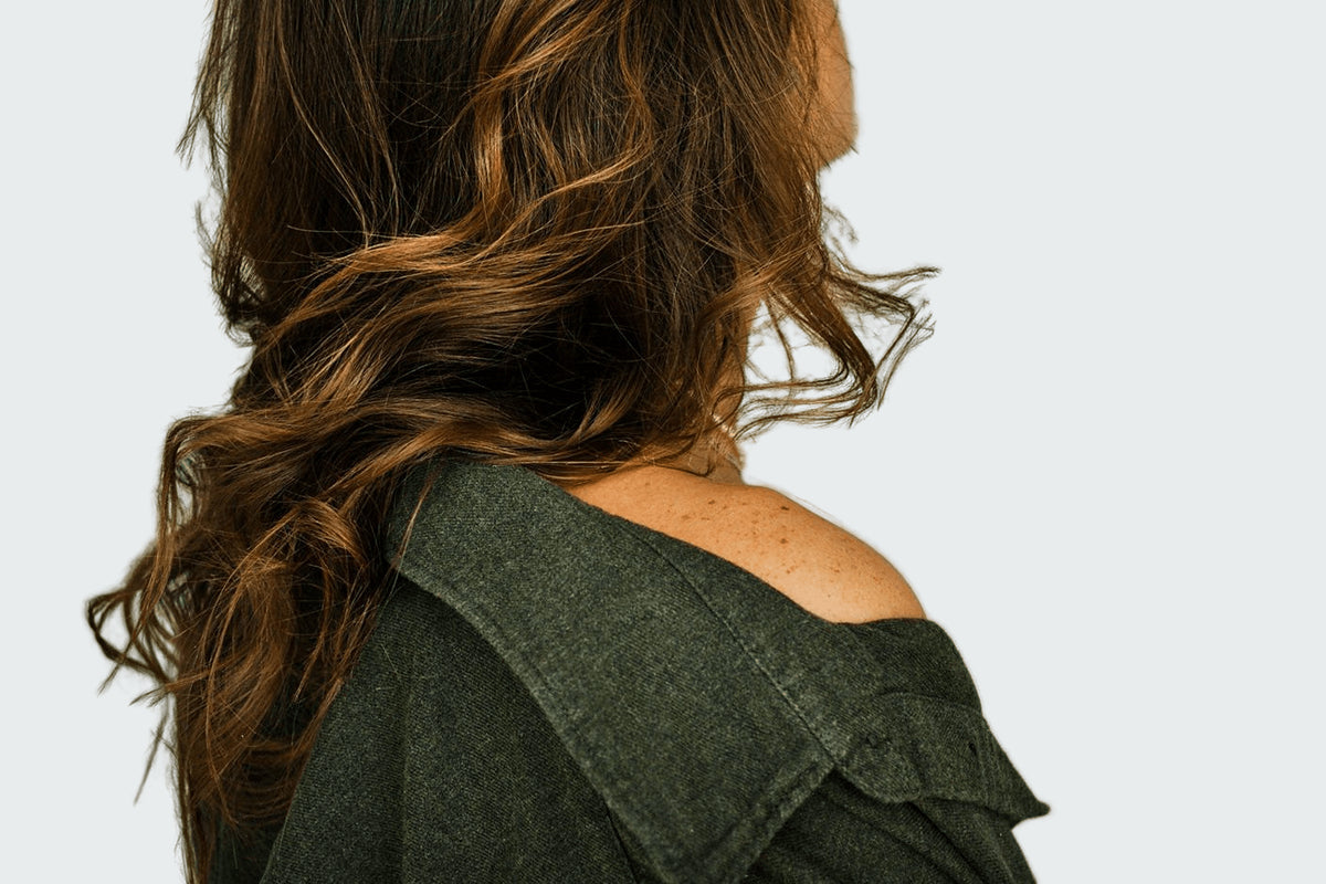 Comment réparer les cheveux abîmés naturellement ?